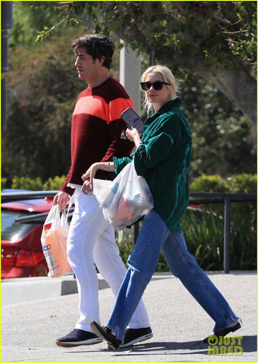 Ashley Benson & Boyfriend Brandon Davis Pick Up Pet Supplies While