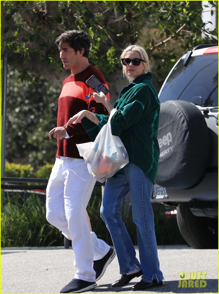 Ashley Benson & Boyfriend Brandon Davis Pick Up Pet Supplies While