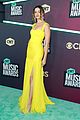 chase stokes kelsea ballerini make red carpet debut at cmt music awards 02