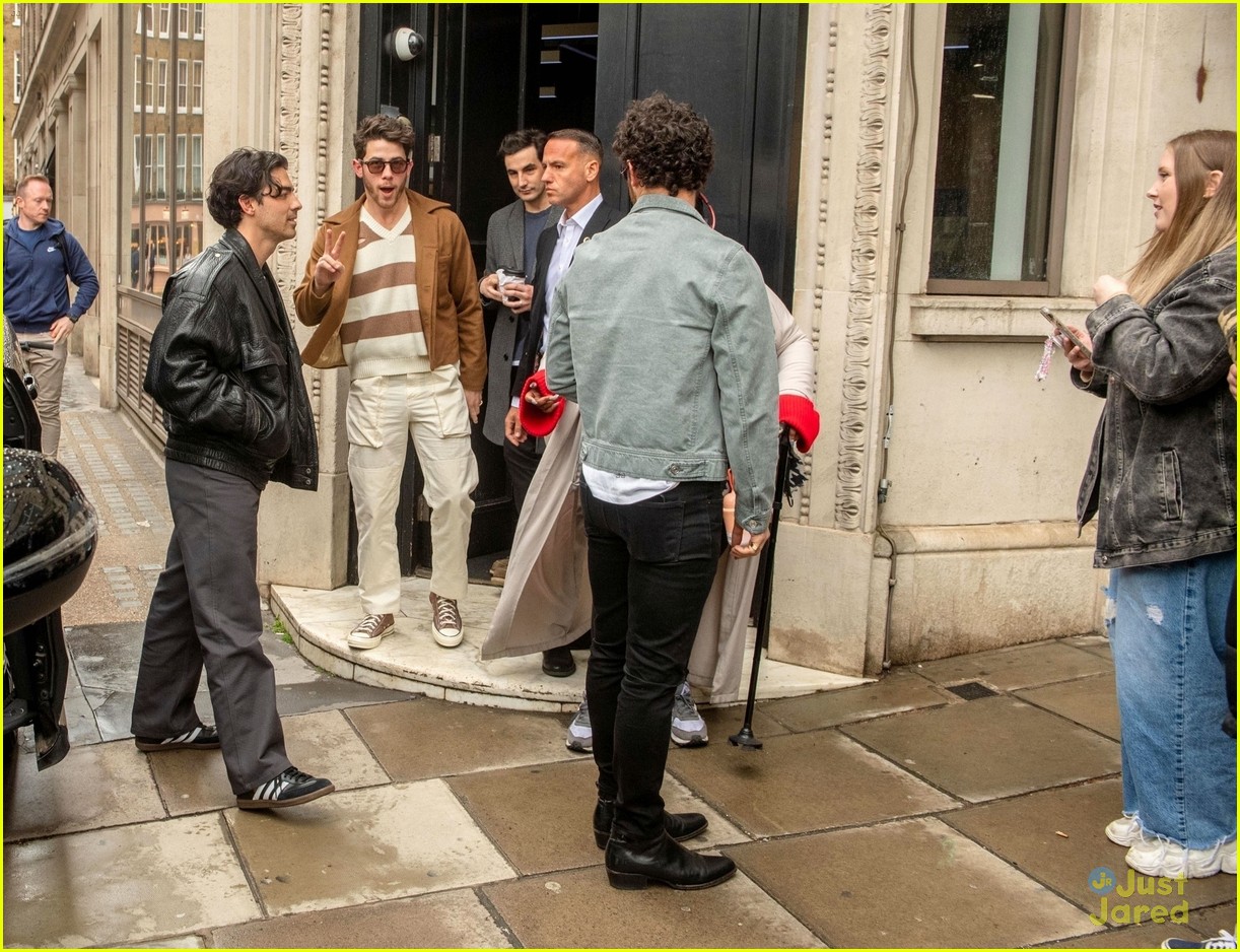 Jonas Brothers Do Promo In London Announce Nd Yankee Stadium Concert Photo Photo