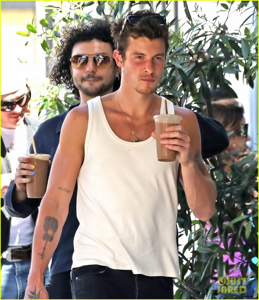 Shawn Mendes Picks Up Healthy Juice During Day Out with Friends Photo