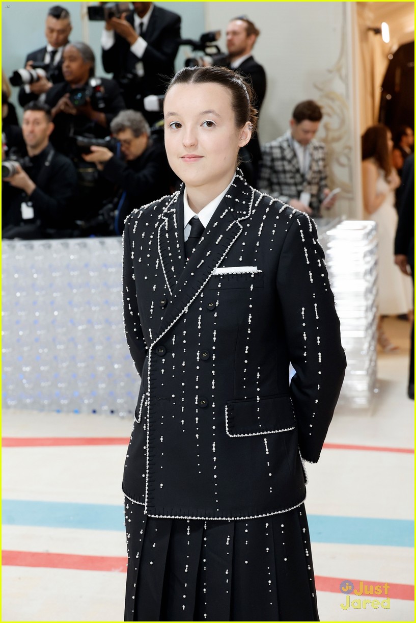 Bella Ramsey Is All Smiles At First Met Gala Photo 1375738 Photo