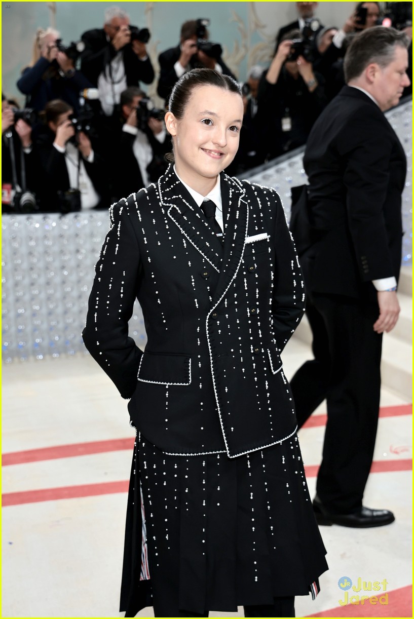 Bella Ramsey Is All Smiles At First Met Gala Photo 1375739 Photo