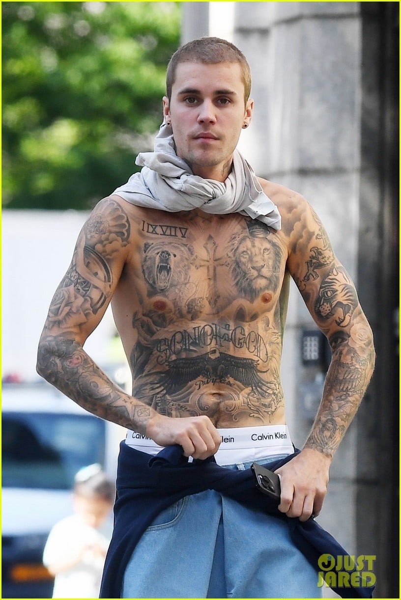 Justin Bieber Shows Off His Tattoos On Walk With Wife Hailey In Nyc Photo 1376624 Photo