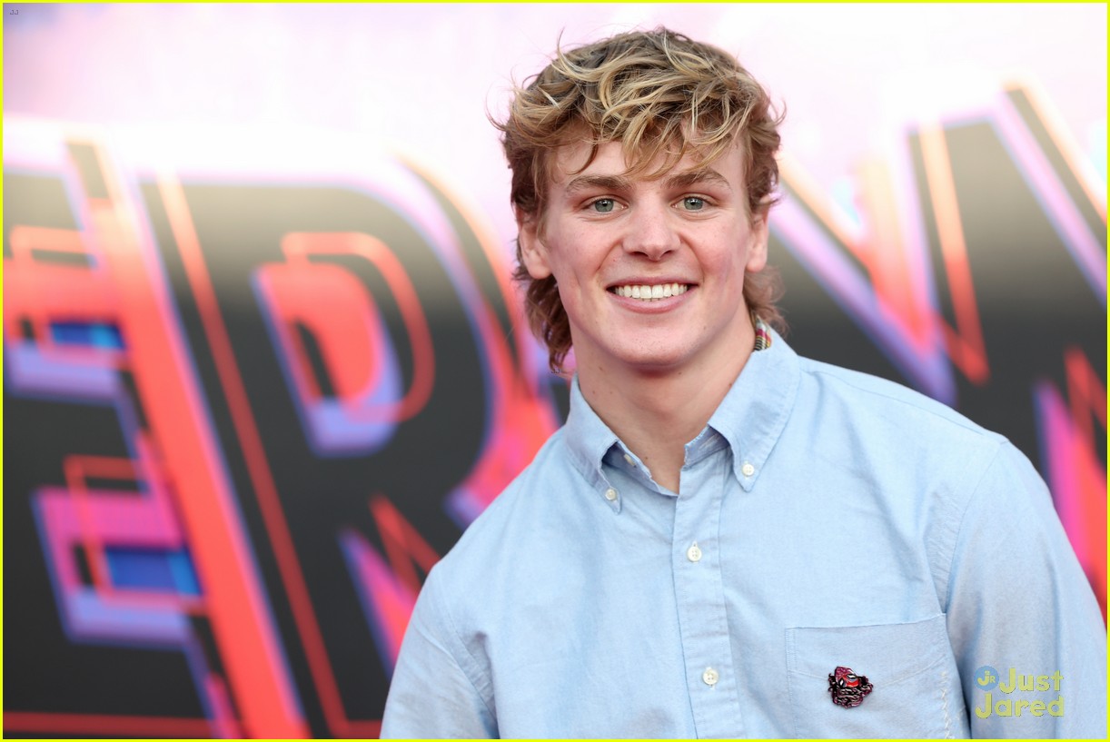 Hailee Steinfeld Goes Denim for &lsquo;Spider-Man: Across the Spider-Verse