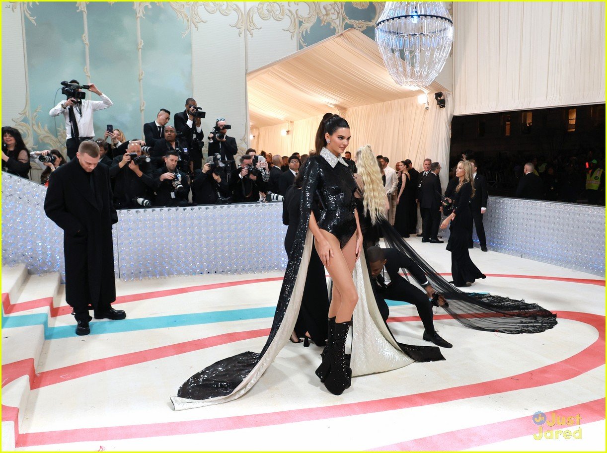 Kendall & Kylie Jenner Show Some Leg at Met Gala 2023 | Photo 1375638 ...