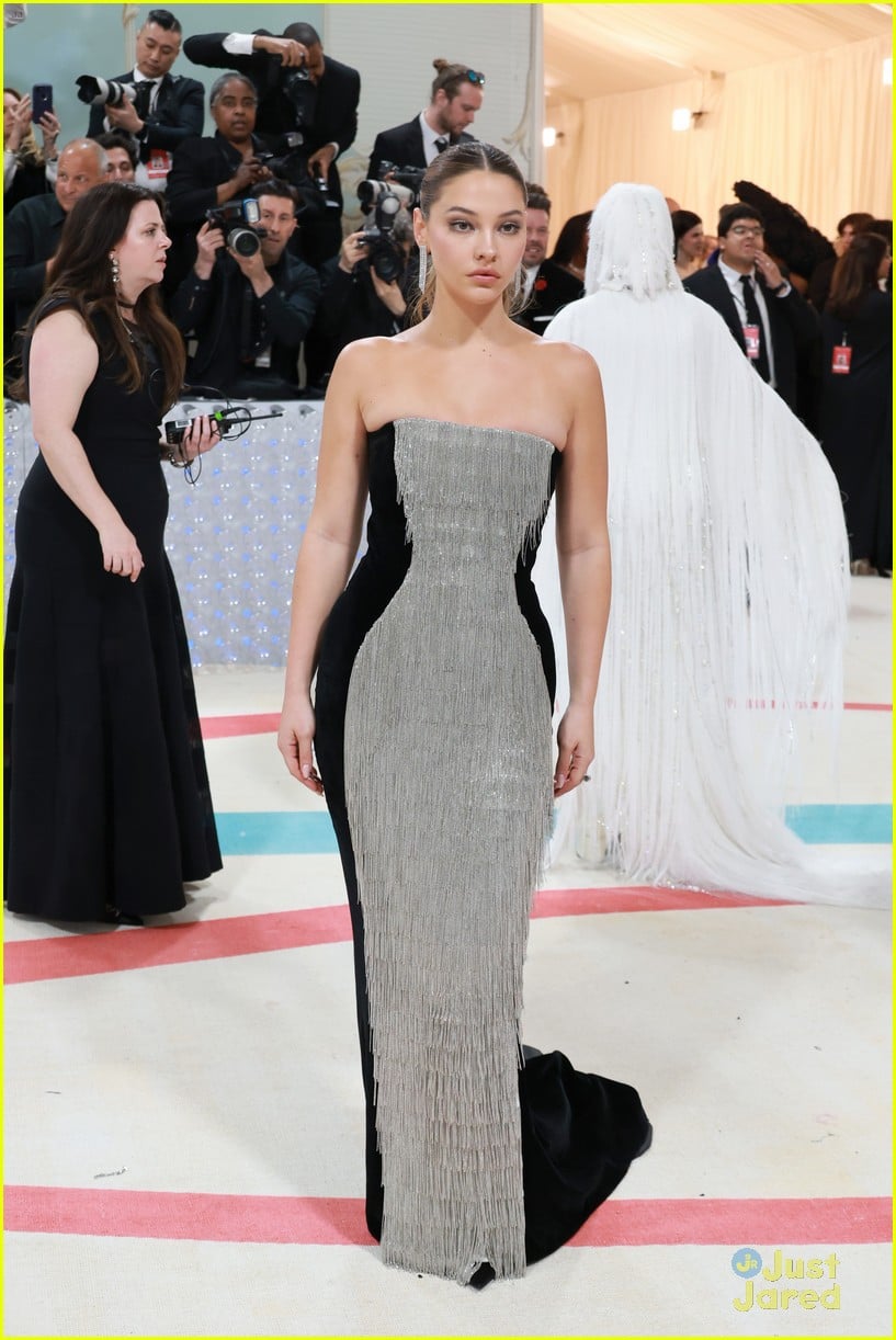 Full Sized Photo of madelyn cline makes met gala debut 01 | 'Outer ...