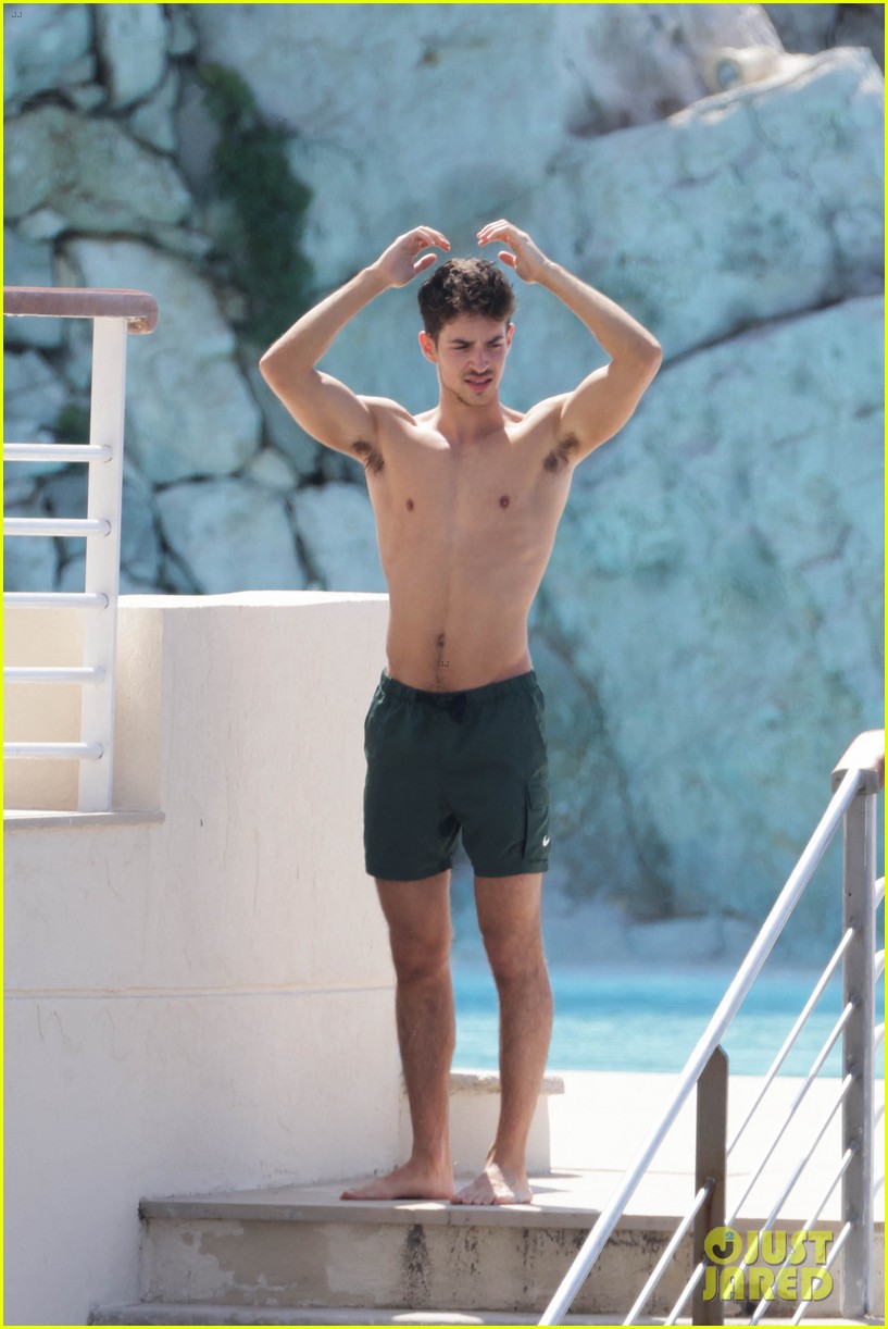Manu Rios Goes Shirtless During A Cannes Beach Day Photo 1377568 Photo Gallery Just Jared Jr