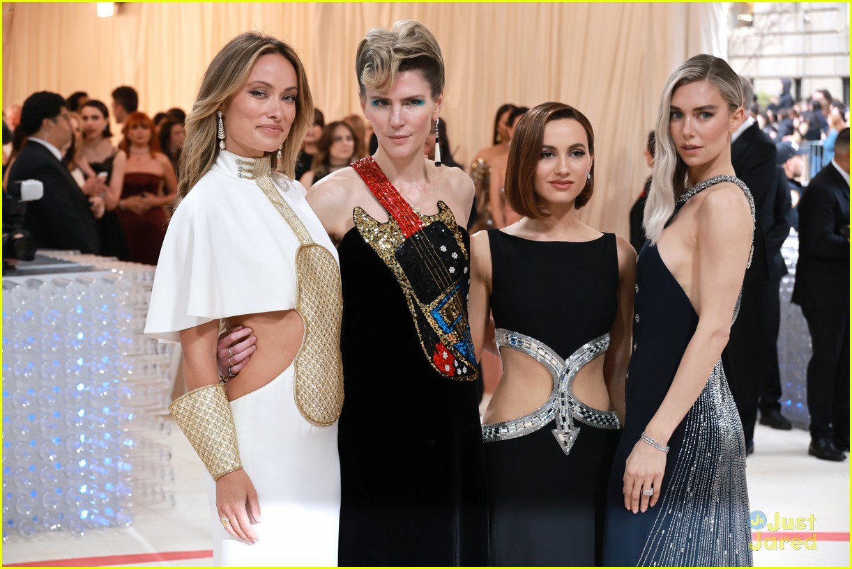 Maude Apatow Has Toned Abs In A Cut-Out Dress In Met Gala Pics