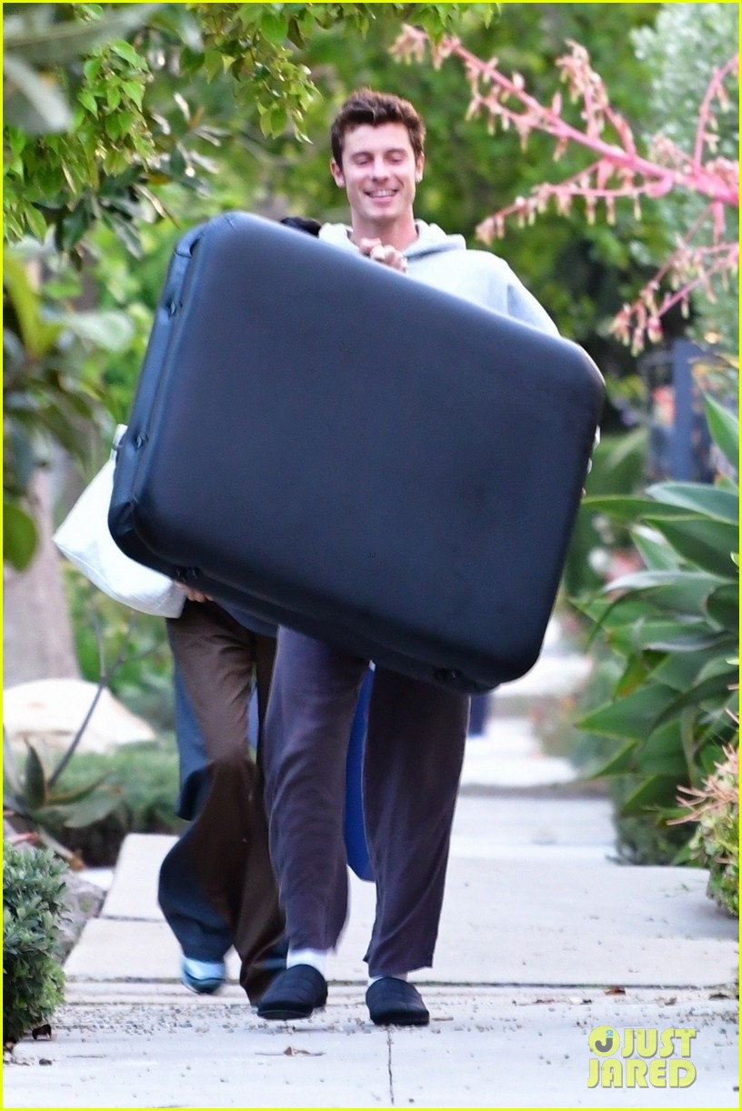 Shawn Mendes Hangs Out With Dr. Jocelyne Miranda After Spending Time