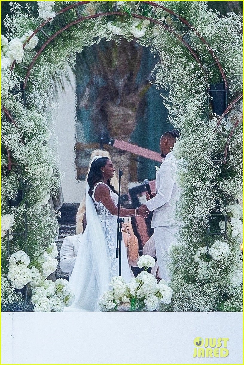 Simone Biles Weds Jonathan Owens In Cabo San Lucas Ceremony, 2 Weeks ...