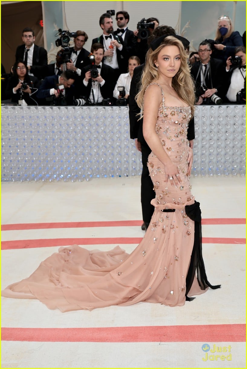 Sydney Sweeney Dazzles At 2nd Met Gala Appearance See The Photos Photo 1375513 Photo 