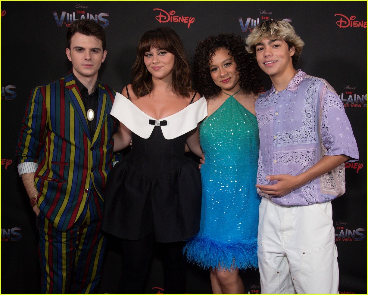 Full Sized Photo of the villains of valley view cast celebrate at ...