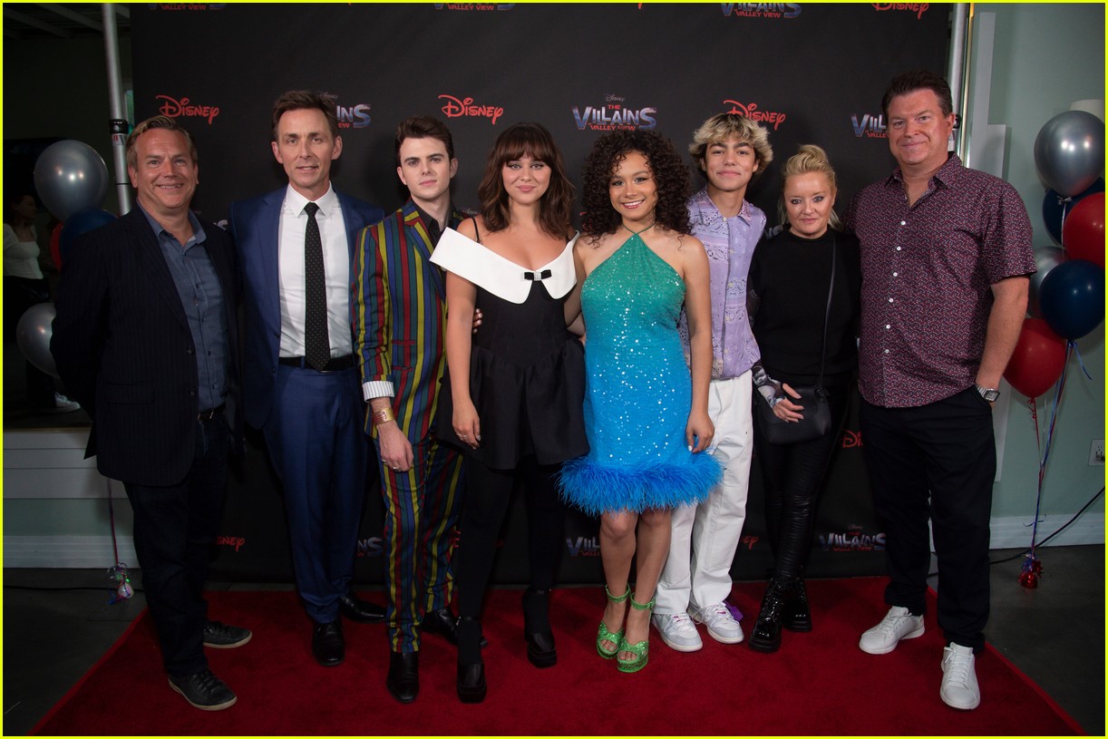 Full sized photo of the villains of valley view cast celebrate at