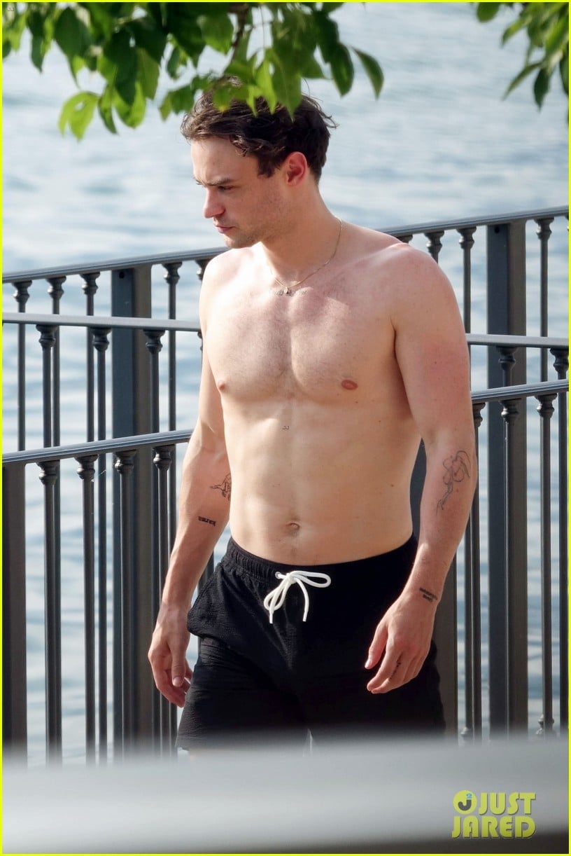 Full Sized Photo Of Thomas Doherty Shirtless In Lake Como 62 Thomas Doherty Soaks Up The Sun 6210