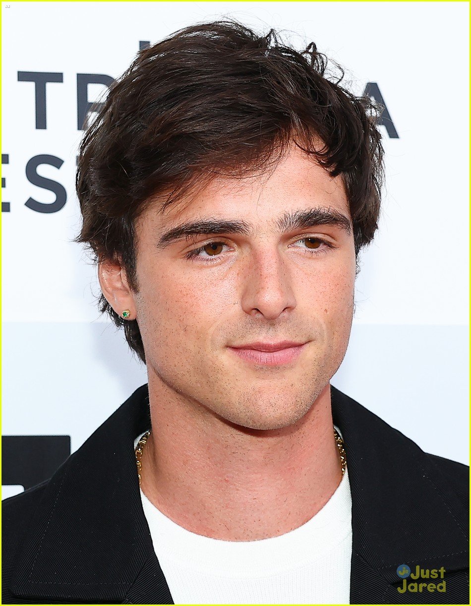 Full Sized Photo of jacob elordi premieres new movie he went that way ...