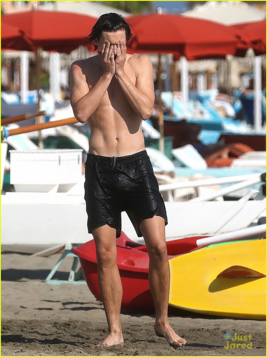 Louis Partridge Soaks Up the Sun During Time Off in Italy - See the ...