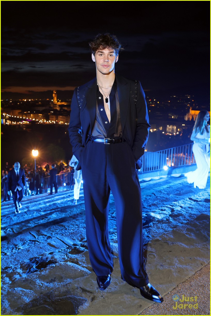 Noah Beck Reveals Celebs That He Pulls Fashion Inspiration From | Photo ...