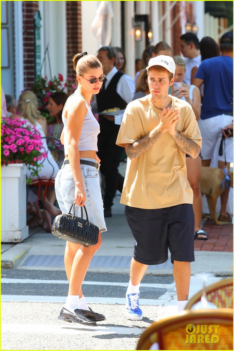 Justin Bieber & Wife Hailey Step Out for Lunch in Southampton Photo(01)