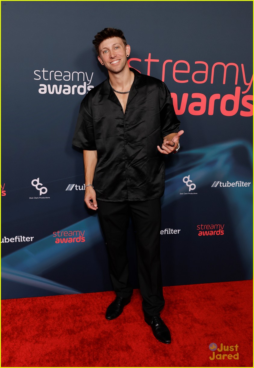 Kai Cenat, Chris Olsen & Dylan Mulvaney Win Big at Streamy Awards 2023