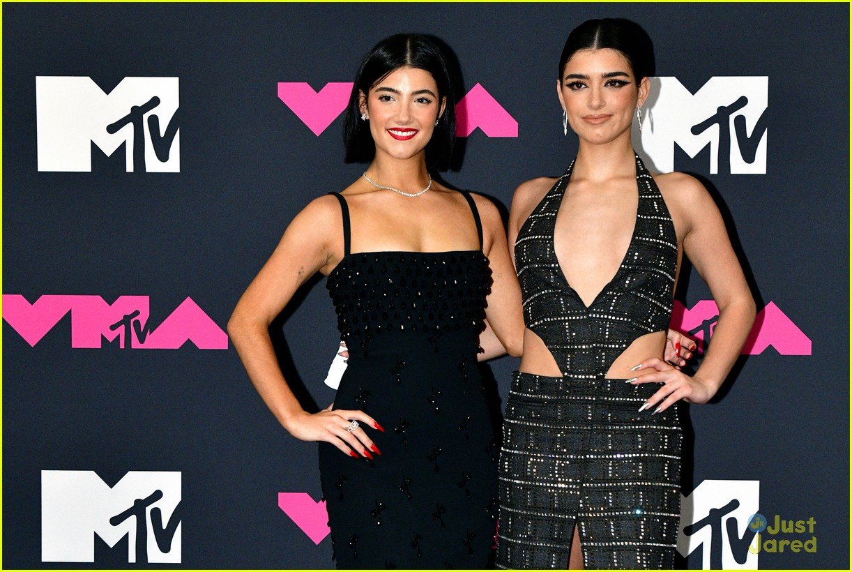 Charli & Dixie D'Amelio Rock 2 Looks Each at MTV VMAs 2023 Photo(04)