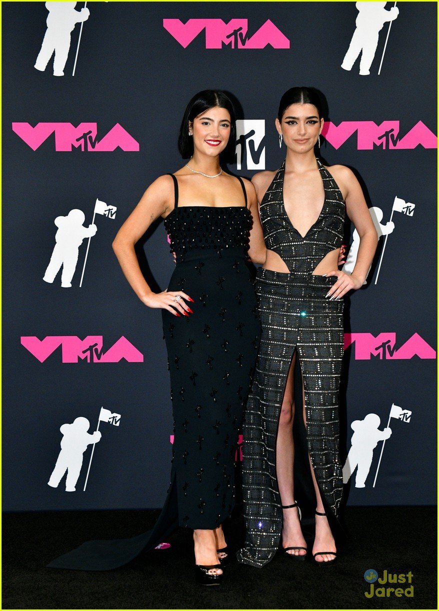 Full Sized Photo Of Charli Dixie Damelio Rock Two Looks At Mtv Vmas 2023 19 Charli And Dixie D 3652