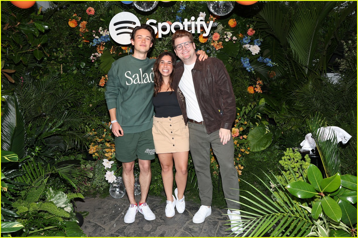 Full Sized Photo of renee rapp meets up with mean girls costar aulii ...