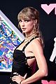 taylor swift arrives on vmas pink carpet as most nominated artist of the night 02