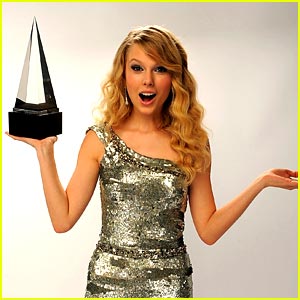 Taylor Swift Grabs SIX American Music Award Nominations!