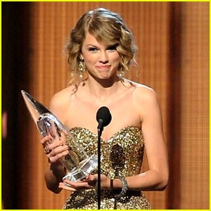 Taylor Swift: AMAs 2009 Artist Of The Year!