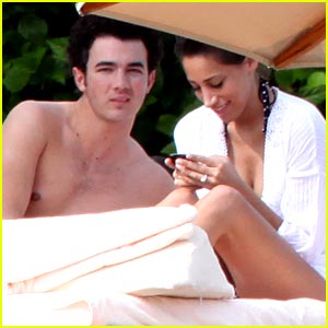 Danielle Deleasa Just Jared: Celebrity Gossip and Breaking