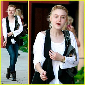 Dakota Fanning: Last Minute Valentine’s Day Shopping! | Dakota Fanning