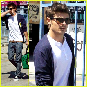 Zac Efron Runs Around Hollywood | Zac Efron | Just Jared Jr.