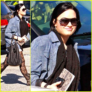 Demi Lovato Laces Up | Demi Lovato | Just Jared Jr.