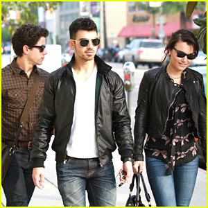 Nick & Joe Jonas: Lunch Date with Samantha Barks