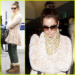Ashley Tisdale: LAX with Mom Lisa