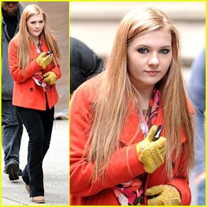 Abigail Breslin Goes Blonde for 'New Year's Eve'!