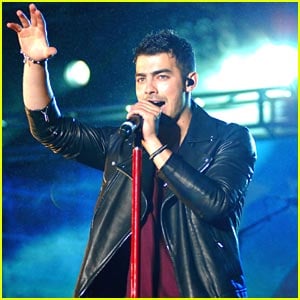 Joe Jonas: B96 Pepsi SummerBash 2011! | Joe Jonas, Jonas Brothers ...