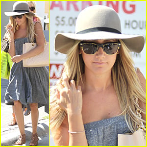 Ashley Tisdale: Planet Blue Shopping Sweetie