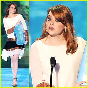 Emma Stone Presents Taylor Swift TCA Surfboard!