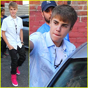 Justin Bieber: Pink Sneaker Stylin’ | Justin Bieber | Just Jared Jr.