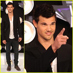 Taylor Lautner -- MTV VMAs 2011
