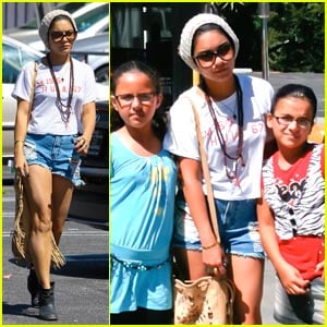 Vanessas Hudgens: Friendly Little Fans | Vanessa Hudgens | Just Jared Jr.