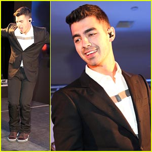Joe Jonas: Saks Fifth Avenue Singer
