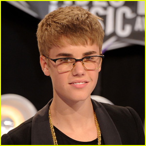 Justin Bieber: 'Going Hard' For Christmas Album!