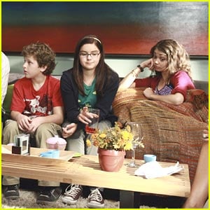 Sarah Hyland: Modern Family Season Premiere Pics! | Ariel Winter, Nolan ...