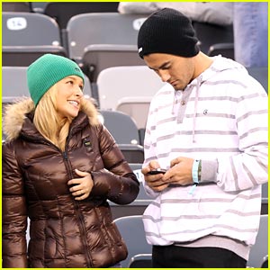 Hayden Panettiere Buffalo Bills Vs. New York Jets Game in East Rutherford  November 27, 2011 – Star Style