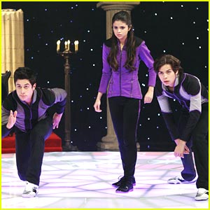 Wizards of Waverly Place Finale: New Pics & Clip!