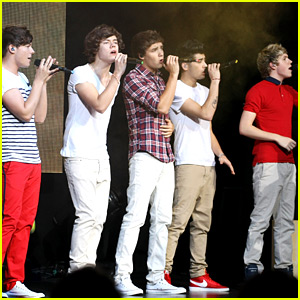 One Direction Live From New York Harry Styles Liam Payne Louis Tomlinson Niall Horan One Direction Zayn Malik Just Jared Jr