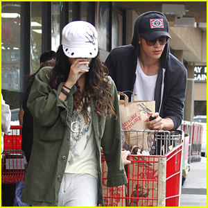 Vanessa Hudgens & Austin Butler: Trader Joe’s Run | Austin Butler